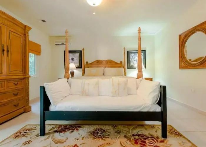 Beach House Luxury Vacation - Paradise 2 Prívate Master Suites Ocean&garden View Acomodação com café da manhã 